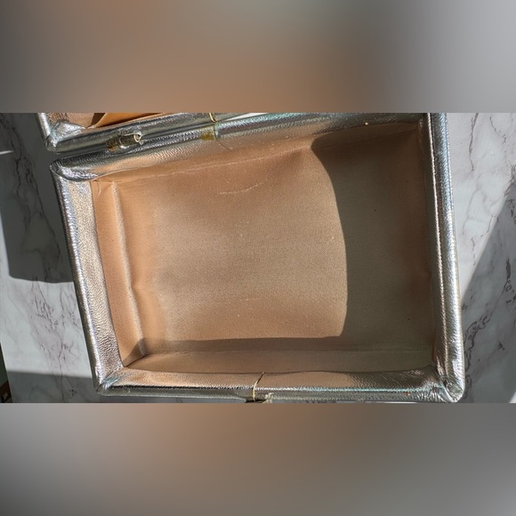 Harry Levine HL USA Silver Vintage Box Purse - Picture 7 of 16